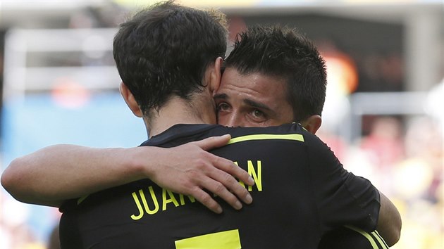 OSLAVA. David Villa (vpravo) slav gl na 1:0 s Juanfranem.