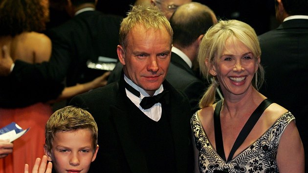 Sting s manelkou a synem (listopad 2006)