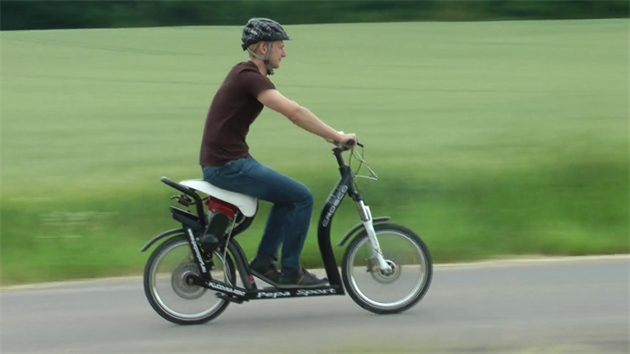 Česká motoběžka vytáhne do kopce i tlouštíka, papíry na ni nepotřebujete -  iDNES.cz