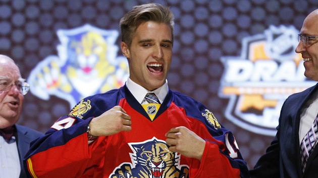 Kanadsk obrnce Aaron Ekblad byl draftu NHL vybrn Floridou jako slo jedna. 