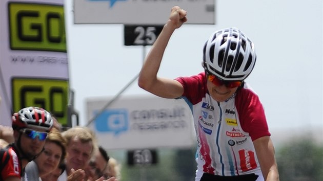 TRIUMF. Martina Sáblíková vítzí na eském ampionátu v silniní cyklistice v