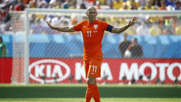 Nizozemsk ofenzivn zlonk Arjen Robben diriguje spoluhre.