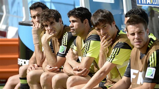 Útočník Diego Costa (třetí zleva) byl v posledním zápase Španělska na mistrovství světa jen mezi náhradníky.