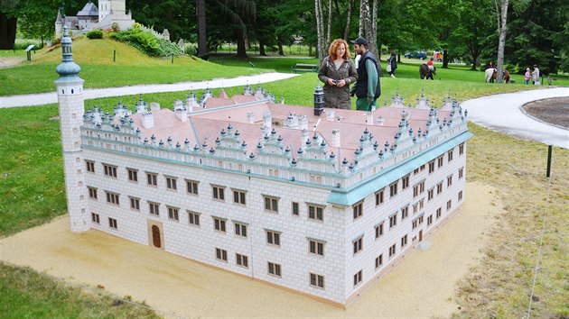 Park Boheminium v Mariánských Lázních si nadělil k narozeninám model zámku Litomyšl.