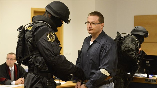 Osmatřicetiletý Martin Bódiš u zlínského soudu, kde se zodpovídal z obžaloby z vraždy podnikatele v Otrokovicích v roce 2005.