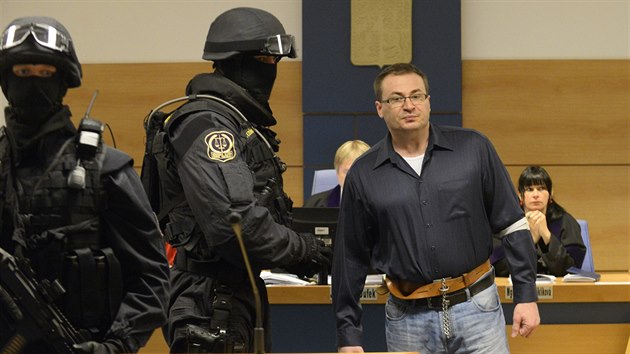 Osmatřicetiletý Martin Bódiš u zlínského soudu, kde se zodpovídal z obžaloby z vraždy podnikatele v Otrokovicích v roce 2005.