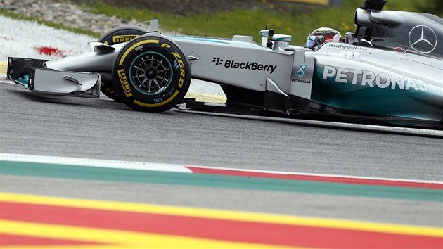 Lewis Hamilton z Mercedesu bhem kvalifikace na Velkou cenu Rakouska