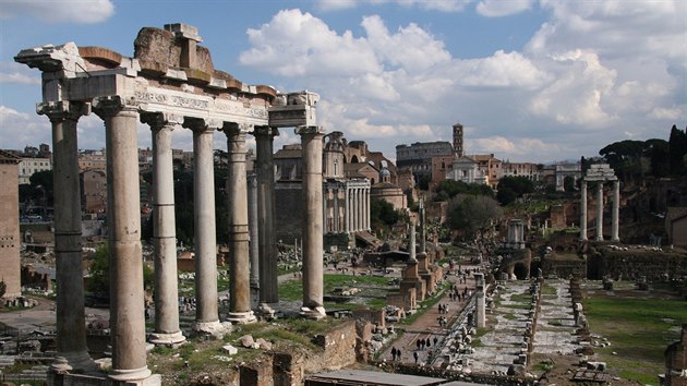 Kdy lovk poprv vstoup na Forum Romanum, je pekvapen, jak mlo toho zstalo.