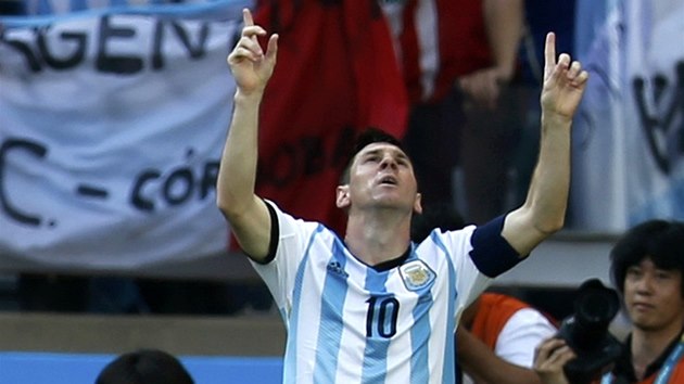 SPASITEL. Fotbalisty Argentiny zachránil v utkání s Íránem v nastaveném čase jejich kapitán Lionel Messi.