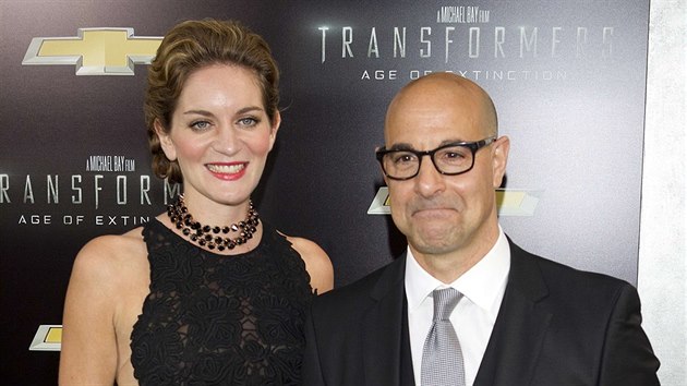 Stanley Tucci a jeho manelka Felicity Bluntov na premie filmu Transformers: Znik (New York, 25. ervna 2014)