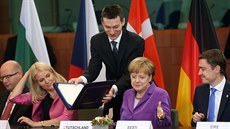 Podpis asocianí dohody EU s Ukrajinou, Moldavskem a Gruzií v Bruselu. Zleva:...