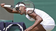 KAMPAK ASI DOPADNE? Americká tenistka Venus Williamsová v souboji s Japonkou...