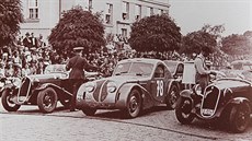 Závod Lochotínský okruh -1934 - intervalový start automobilů, repro z knihy...
