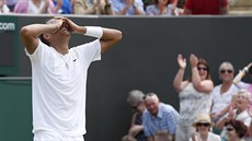 NEMَE UVIT. Australský tenista Nick Kyrgios elil v utkání s Richardem...