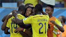 Kolumbijci se radují z prvního gólu v zápase s Japonskem