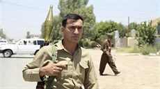 Člen kurdských jednotek ve městě Kirkúk (25. června)