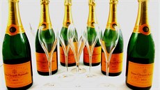 �ampa�ské Veuve Cliquot.
