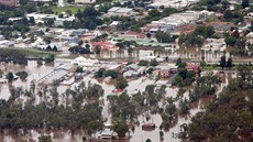 Zaplavené m�sto Chinchilla v australském stát� Queensland na leteckém snímku...
