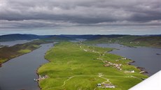 Západní pob�e�í hlavního ostrova Shetland zvaného Mainland.