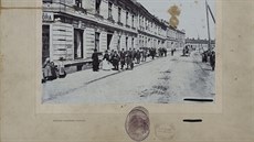 Ukázka originální fotografie Mariánských Hor z roku 1902 na firemním kartonu...