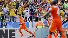 Nizozemský útočník Klaas-Jan Huntelaar (vlevo) slaví vítězný gól v osmifinále...
