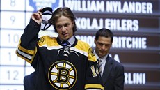 David Pastrák pi draftu NHL v dresu Bostonu. 