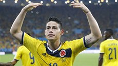 Kolumbijský záložník James Rodriguez se raduje ze vstřeleného gólu v osmifinále...