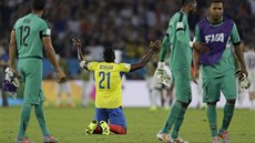 SMUTEK. Ekvádorec Gabriel Achilier zklaman poklekl na trávník po remíze 0:0 s...