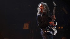 Kytarista Metalliky Kirk Hammett na koncertu v Glastonbury (28. června 2014)