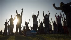 Oslavy slunovratu u Stonehenge (Spojené království, 21. ervna 2014).