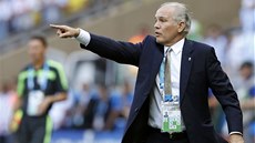 TAK U� SE PROBERTE! Argentinský trenér Alejandro Sabella b�hem utkání s Íránem.