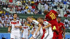 VYROVNÁNÍ NA 1:1. Ghanský zálo�ník Andre Ayew posílá mí� hlavou do n�mecké sít�.