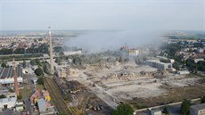 Z hal OP Prostjov zbyly jen sutiny. (28. ervna 2014)