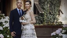Eros Ramazzotti a Marica Pellegrinelliová se vzali v Milán�. Oblékl je módní...