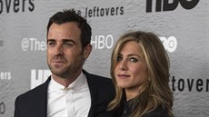 Justin Theroux a Jennifer Anistonová na premiée nové ady seriálu HBO The...