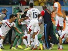 Kostarická radost po postupu do tvrtfinále MS. Kostariané porazili eky 5:3...