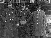 Revizoři v tramvaji okolo roku 1910
