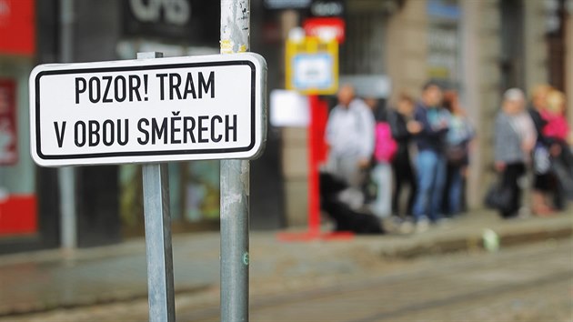 Oprava tramvajovho kolejit v centru Plzn ztuje dopravn situaci.
