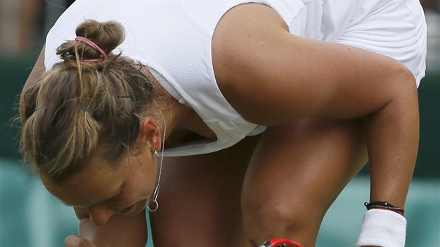 JE TO TAM. esk tenistka Barbora Zahlavov-Strcov se raduje z postupu do tvrtfinle Wimbledonu.
