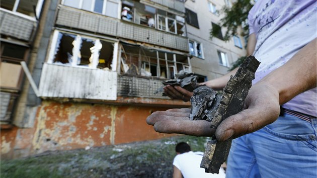 Nsledky ostelovn ve vchodoukrajinskm Slavjansku. Separatist vin ukrajinskou armdu, e pouila chemick zbran na bzi chloru. (29. ervna 2014)