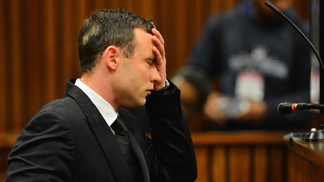 Oscar Pistorius se po msíci vrátil k soudu v jihoafrické Pretorii (30. ervna...