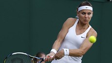 eská tenistka Lucie afáová postoupila do tvrtfinále Wimbledonu. Porazila...
