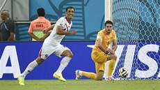 Kostarický obránce Michael Umaňa právě proměnil rozhodující penaltu v rozstřelu...