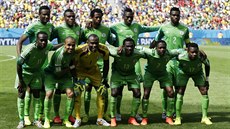 SPOLENÉ FOTO. Fotbalisté Nigérie pózují na spolený snímek ped výkopem...