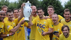POHÁR JE NÁ�! Prvoligoví fotbalisté Teplic slaví triumf na letním turnaji v...