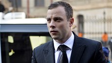 Oscar Pistorius se po msíci vrátil k soudu v jihoafrické Pretorii (30. ervna...