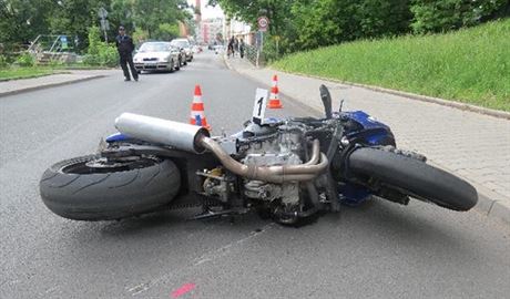 Zfetovaný idi ohrozil v Náchod policistu, kdy se snail ujet. (1.7. 2014)