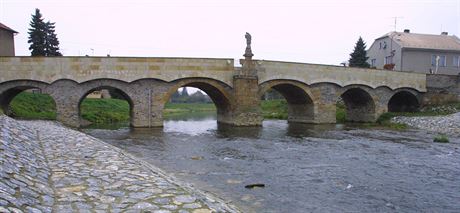 Svatojnsk most v Litovli povaovan do roku 2014 za nejstar dochovanou...