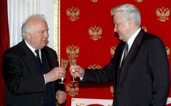 Gruzínský prezident Eduard evarnadze pi setkání se svým ruským protjkem...