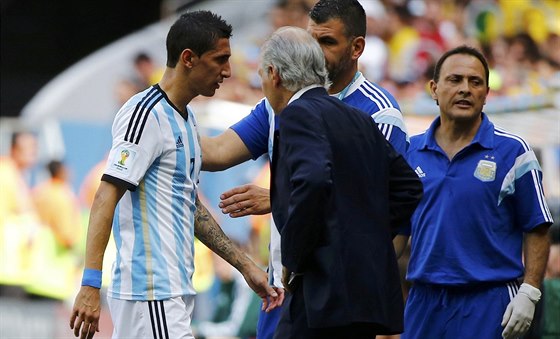 Argentinský záloník Angel di María stídá, tvrtfinále MS proti Belgii pro nj...